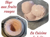 Glace au Skyr sur lit aux fruits rouges