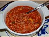 Soupe à la tomate, vermicelles et moules
