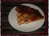 Pizza charcutière aux oignons nouveaux et mozzarella