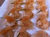Toasts feuilletés aux rillettes de saumon et saumon fumé