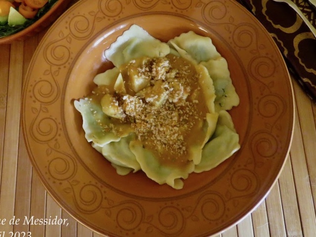 Raviolis, sauce aux champignons et à la pancetta