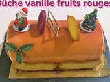 Bûche à la vanille et aux fruits rouges