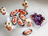 Amuse bouche: coquilles noires ou cornets de tomates garnis de salade de surimi et crabe