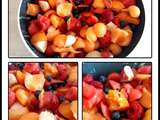 Salade de fruits pêches, abricots, framboises, myrtilles, melon et pastèque