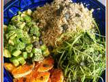 Buddha bowl : Salade de spagetti de courgettes, oranges, quinoa, avocat