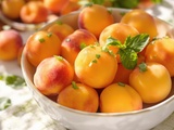 C’est la pleine saison des abricots : la recette facile à découvrir et l’herbe aromatique à ne pas manquer