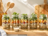 Cette astuce de salades prêtes pour 5 jours va changer vos déjeuners (gain de temps fou)