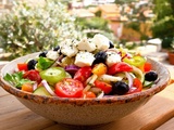 Cette salade grecque cache une erreur que 80 % des gens font (et ruine le goût)