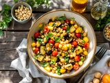 Cette salade italienne bluffe tout le monde (aubergines, pois chiches, tomates)