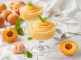 Délicieuse mousse aux abricots : recette simple sans cuisson avec juste 4 ingrédients