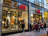 H&m lance sa collection rentrée : ces manteaux pas chers partent en quelques heures