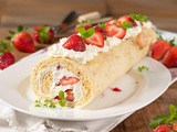 Réalisez un gâteau roulé aux fraises léger et facile en quelques étapes seulement