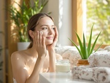 Rides, peau terne : cette crème à l’aloe vera booste votre collagène (recette)