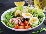 Salade Complète du Soleil : Thon, Pommes de Terre et Saveurs Provençales