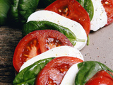 Salade d’été aux tomates et mozzarella