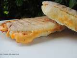Sandwich panini légumes, fromage, jambon