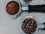 Café en grain ou moulu : les différences à connaître