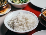 Comment doser correctement le riz (astuces & tableau doseur)
