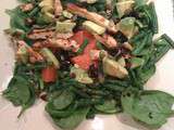 Salade de poulet grillé, pamplemousse, quinoa, avocat et haricots verts