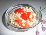 Salade de cocos blancs aux tomates et à la ciboulette sauvage