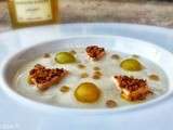 Gazpacho blanc à l'ail de Lomagne, sphères de Floc de Gascogne et foie gras praliné