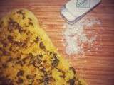 Pizza blanche à l'ail des ours, paprika, cumin et sel Maldon ou koikefer avec un reste de pâte à pizza