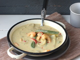 Soupe au lait de coco, crevette et curry vert