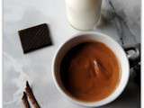 Chocolat chaud crémeux au lait de coco