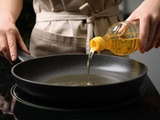 Par quoi remplacer l’huile en cuisine : 7 alternatives plus saines pour cuisiner vos plats et vos desserts