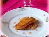 Foie gras laqué poêlé, brunoise de rhubarbe confite et pointe de combava