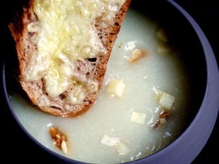 Soupe à l'oignon et tartines de comté - recette économique