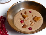 Velouté de châtaignes, coco et éclats de foie gras