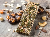 Barres protéinées maison sans cuisson : recette facile en 25 minutes