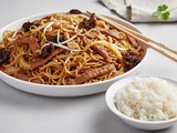 Chop suey au porc mariné et nouilles sautées