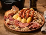 Choucroute alsacienne au genièvre : viandes fondantes, 3 h 30 de mijotage