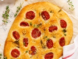 Focaccia moelleuse aux herbes fraîches et tomates cerises – Recette italienne