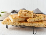 Focaccia sans gluten italienne : moelleuse et croustillante au romarin