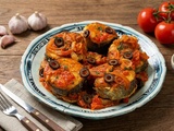 Merlu à la marseillaise : safran, tomates et canapés dorés