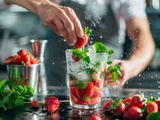 Mojito à la fraise : une version fruitée du cocktail classique