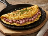 Omelette moelleuse au jambon cuit, recette généreuse