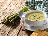Velouté d’asperges onctueux – La recette printanière facile et délicate
