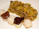 Noix de Saint-Jacques aux truffes, fondue de poireaux