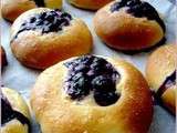 Blueberry buns ( Brioches aux myrtilles)
