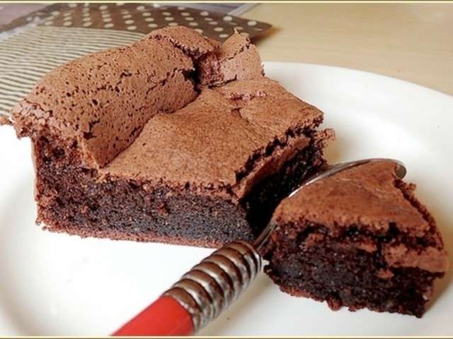 Gâteau choco toblerone noir - La petite pâtisserie d'iza