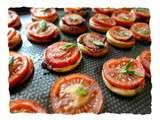 Petites tartes fines aux tomates et oignons rouges