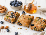 Carrés aux amandes, miel et bleuets sans gluten