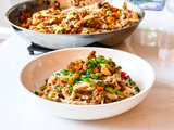 Nouilles asiatiques avec porc haché et légumes