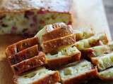 Cake apéritif au Cantal Entre deux et aux lardons