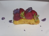 Brioche perdue infusée à la rose et fruits rouges