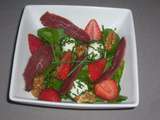 Salade de cresson aux fraises, chèvre et magret de canard séché